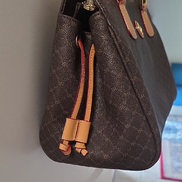 Rioni Signature East-West Shoulder Bag - Picture 3 of 16